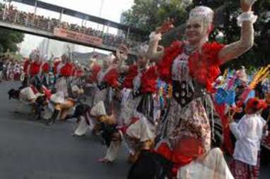 HUT RI: SBY Saksikan Pawai Budaya 33 Provinsi